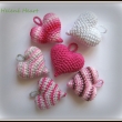 rose & rose & rose ... jedno s �oko prou�ky, dv� srd��ka s �ed�mi prou�ky a b�l� srd��ko se st��brnou nit�